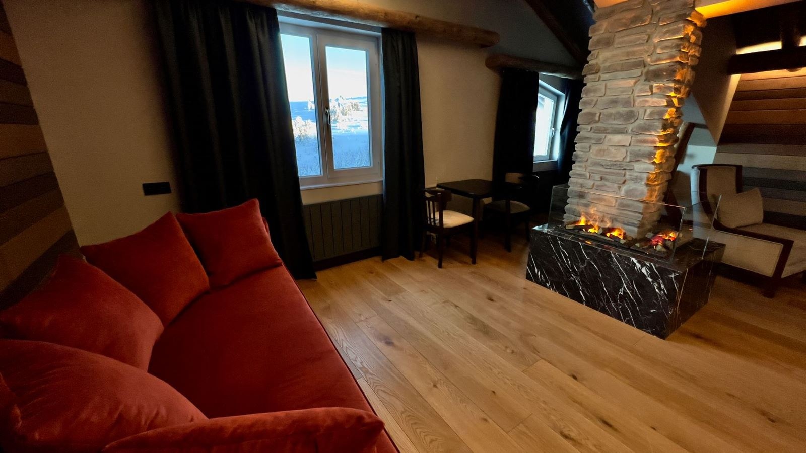 rooms-deluxe-suit-somineli