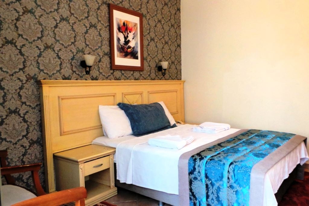 rooms-standard-room