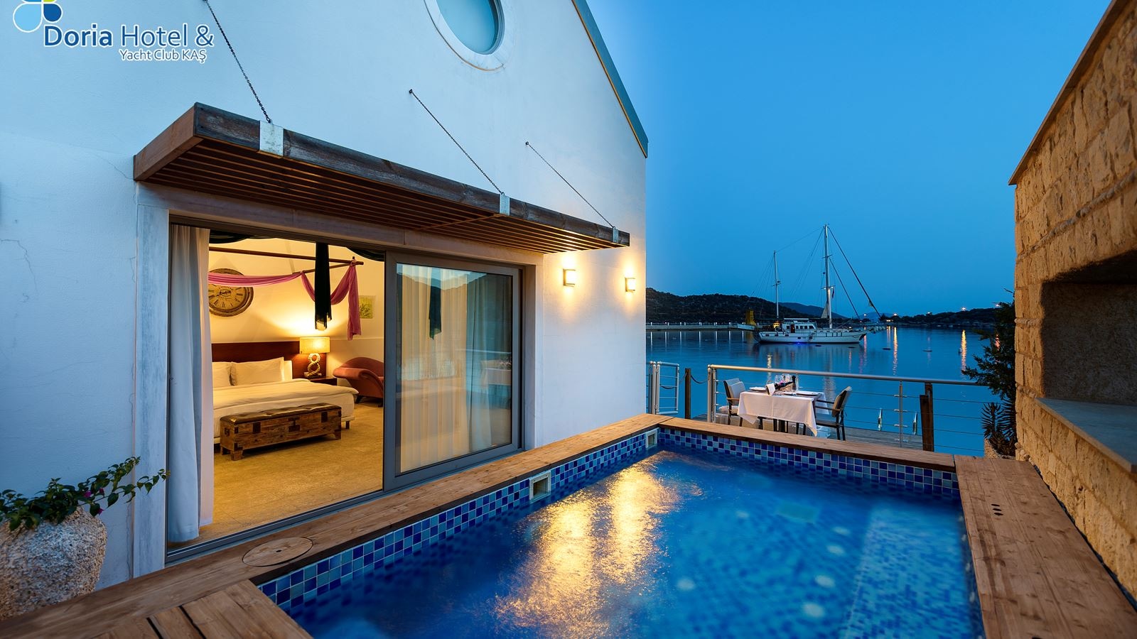 rooms-deluxe-room-sea-view