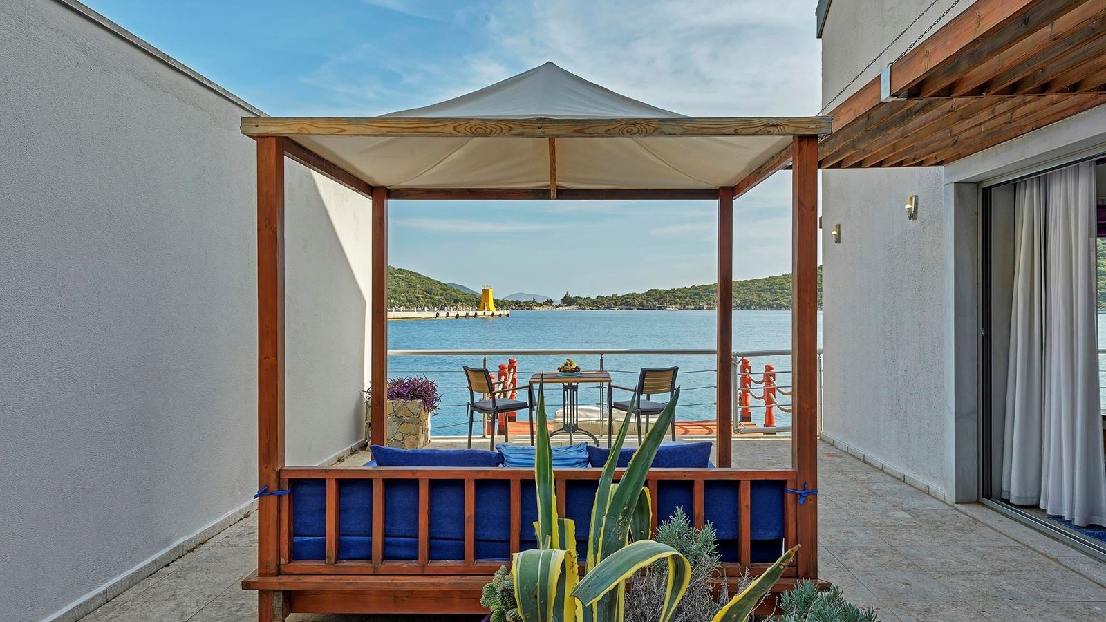 rooms-superior-room-sea-view