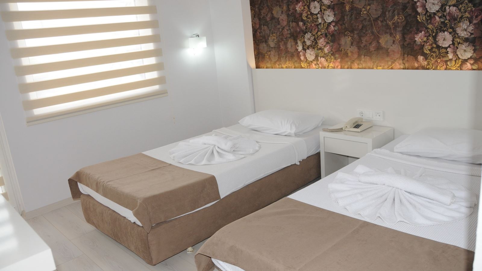 rooms-standard-room-with-balcony