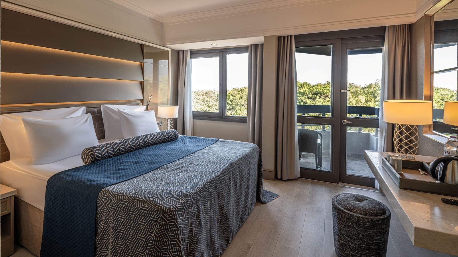rooms-standard-room-side-sea-view