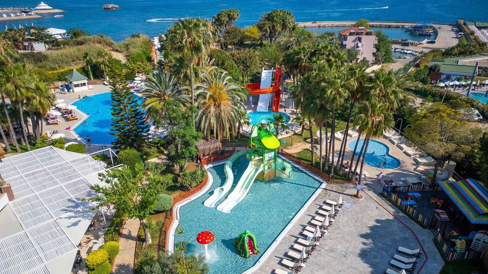 water-park-outdoor-childrens-pool