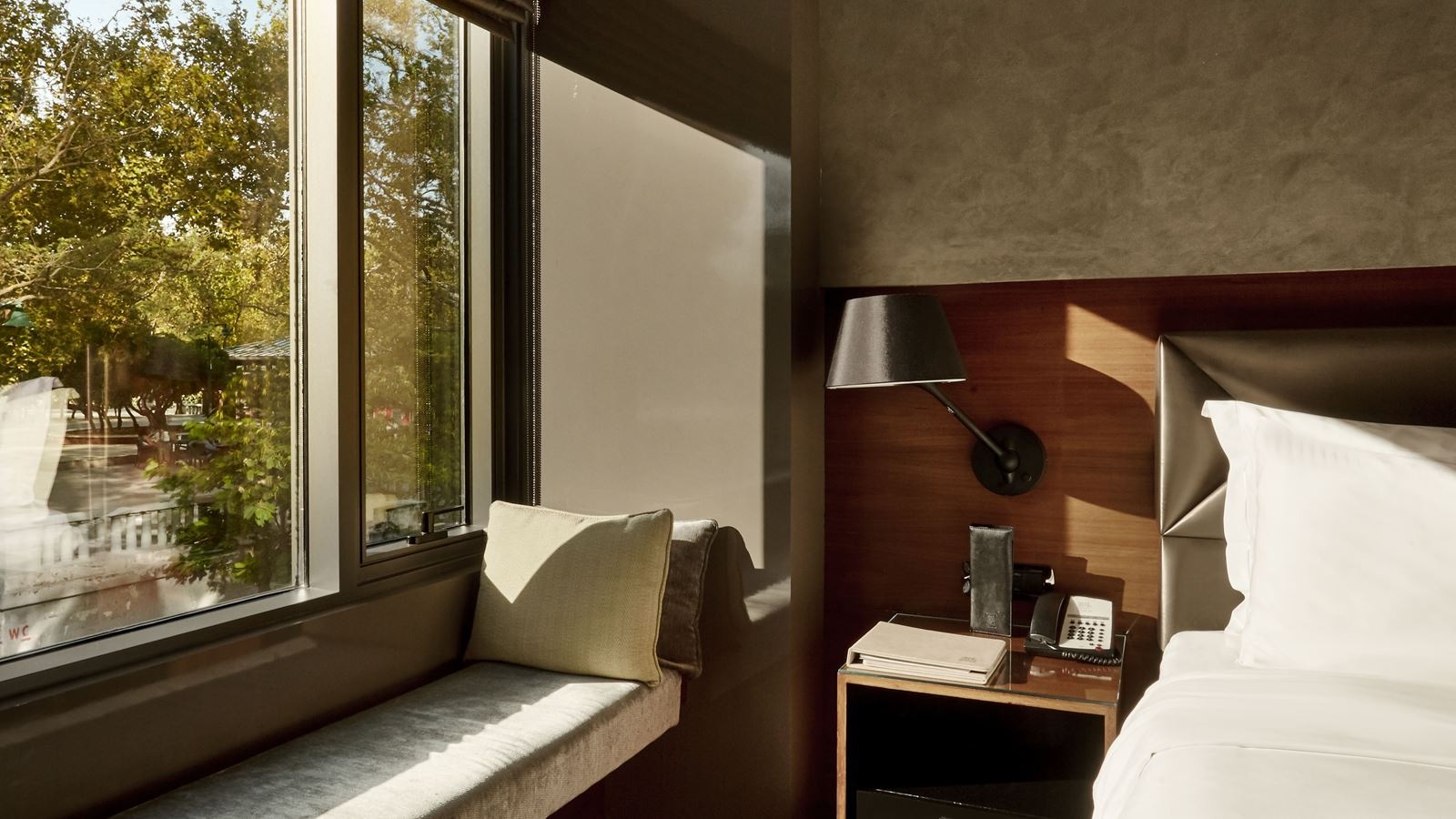 rooms-single-city-view