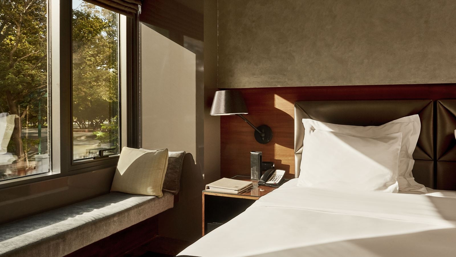 rooms-single-city-view