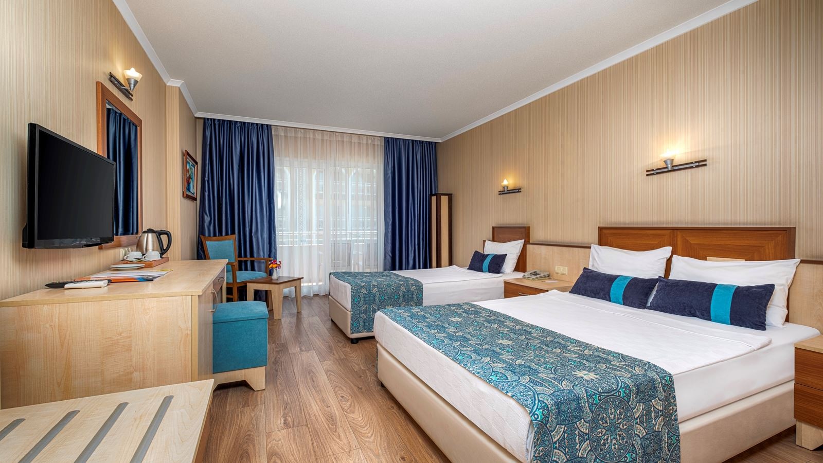 rooms-superior-room-land-view