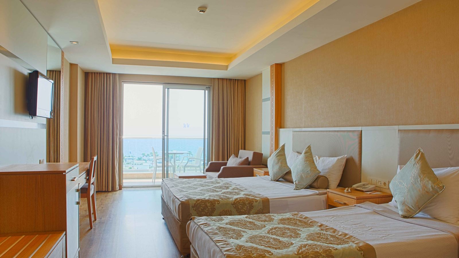 rooms-standard-room-sea-view-with-balcony