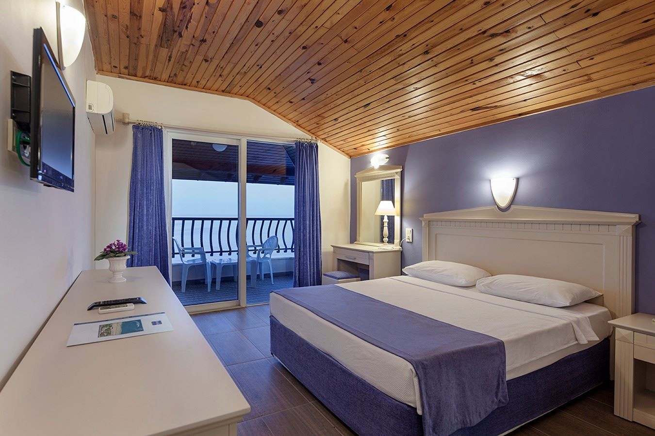 rooms-family-room-with-bunkbed