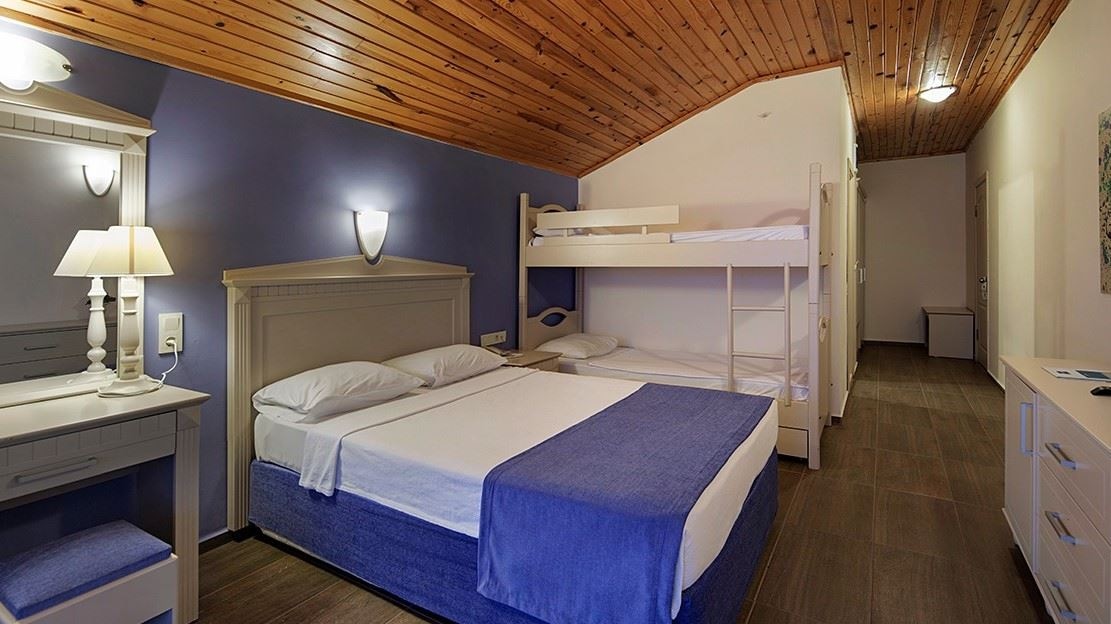 rooms-family-room-with-bunkbed