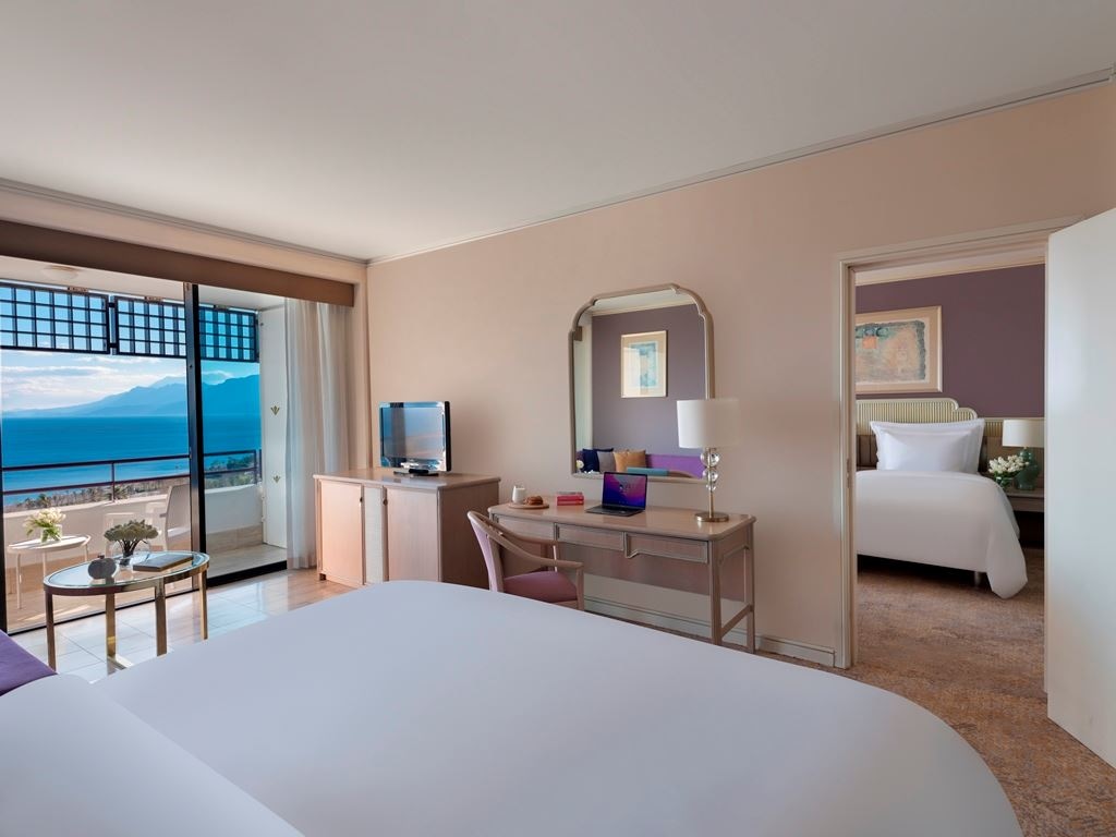 rooms-connection-room