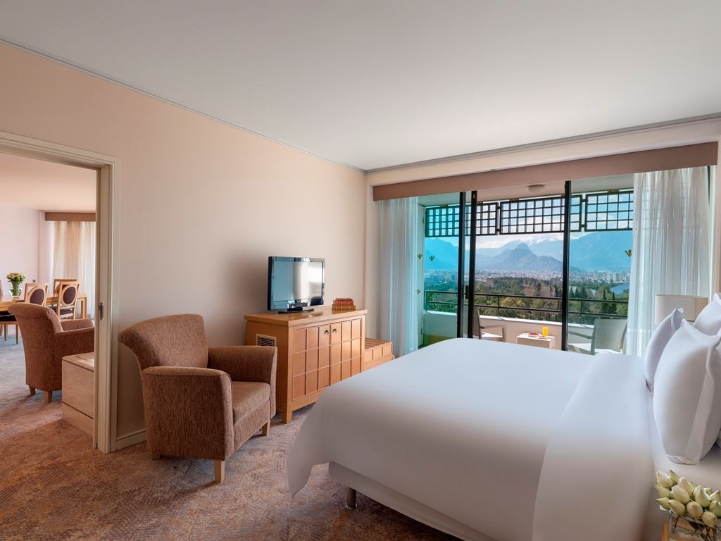 rooms-deluxe-suite