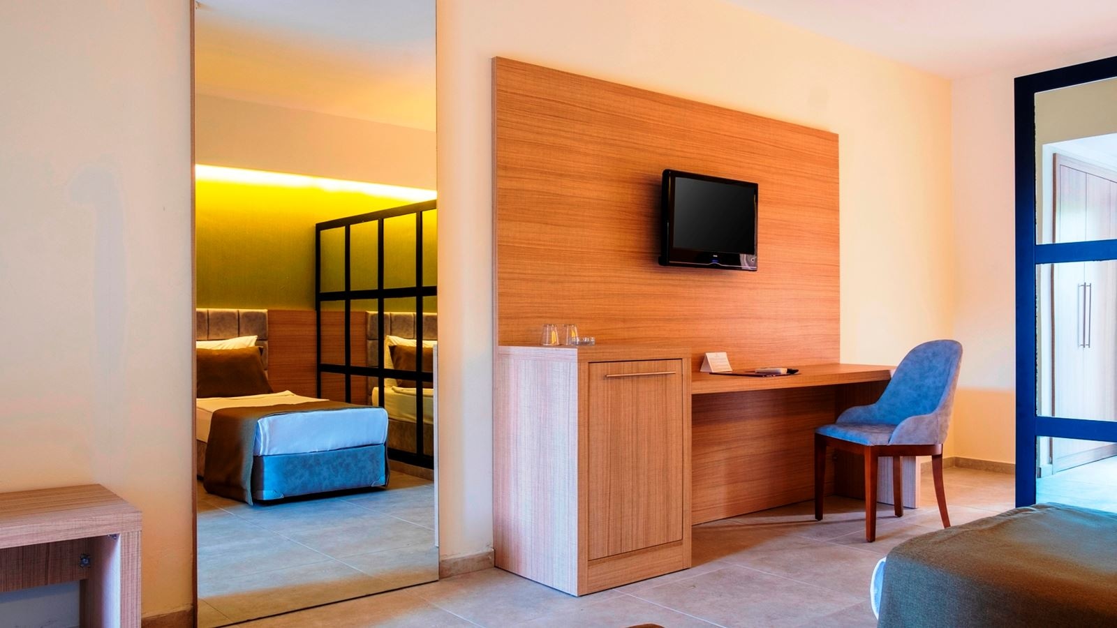 rooms-club-family-room