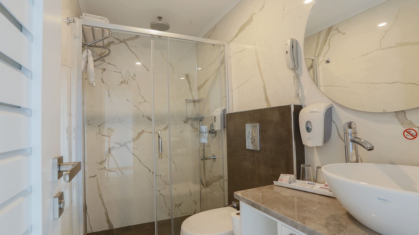 rooms-villa-swim-up-room