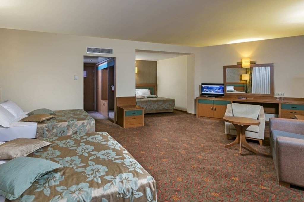 rooms-family-room-1-bedroom