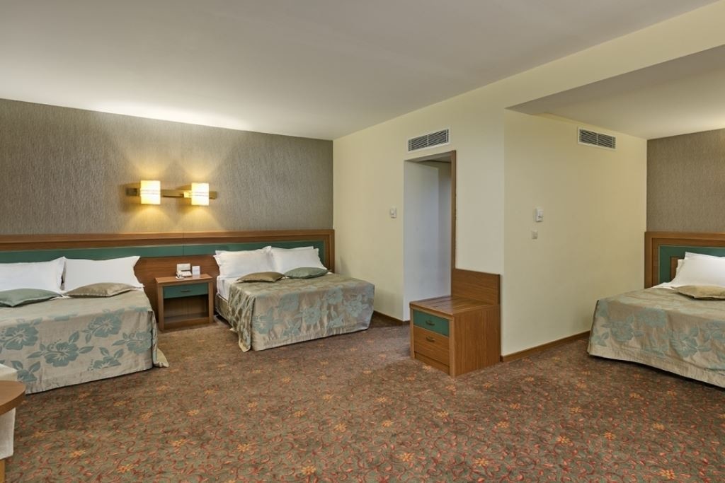 rooms-family-room-1-bedroom