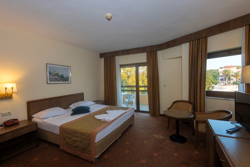 rooms-standard-room-land-view