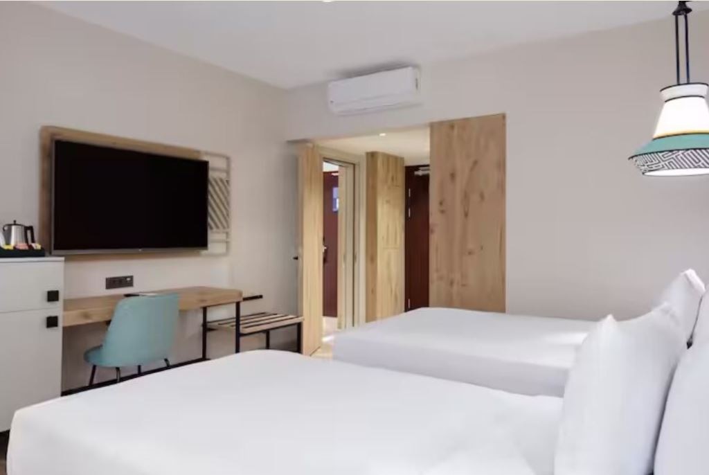 rooms-connection-room