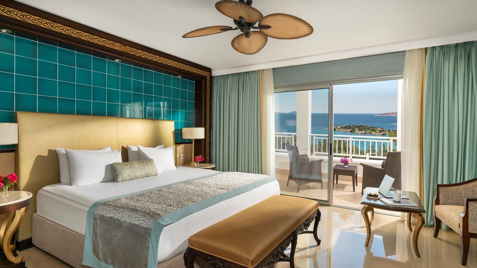 rooms-deluxe-room-sea-view