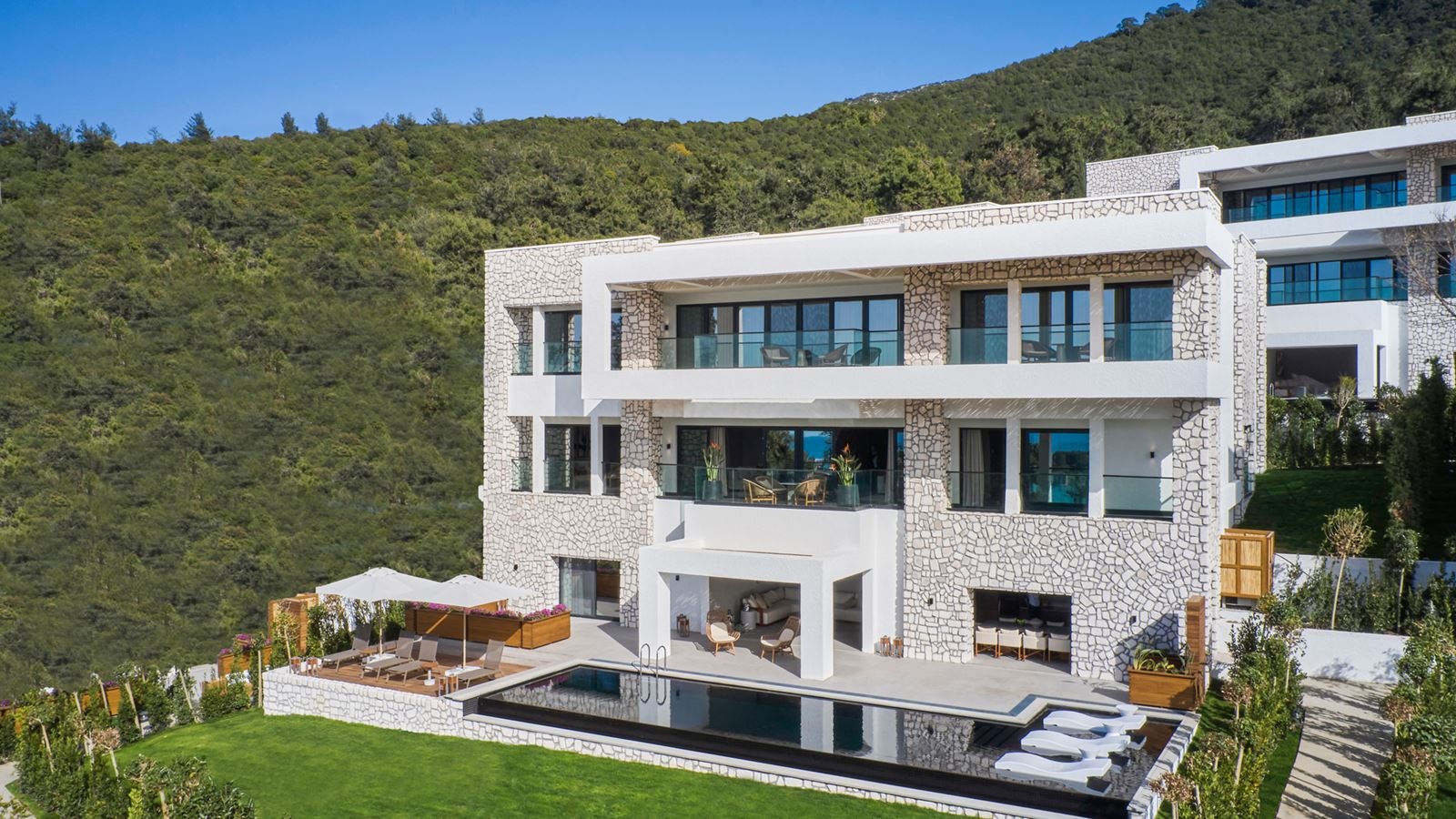 rooms-executive-villa-front-side