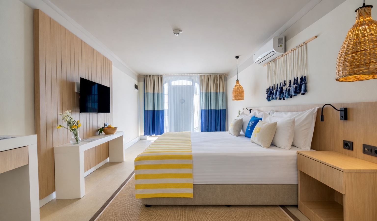 rooms-stone-houses-sea-side