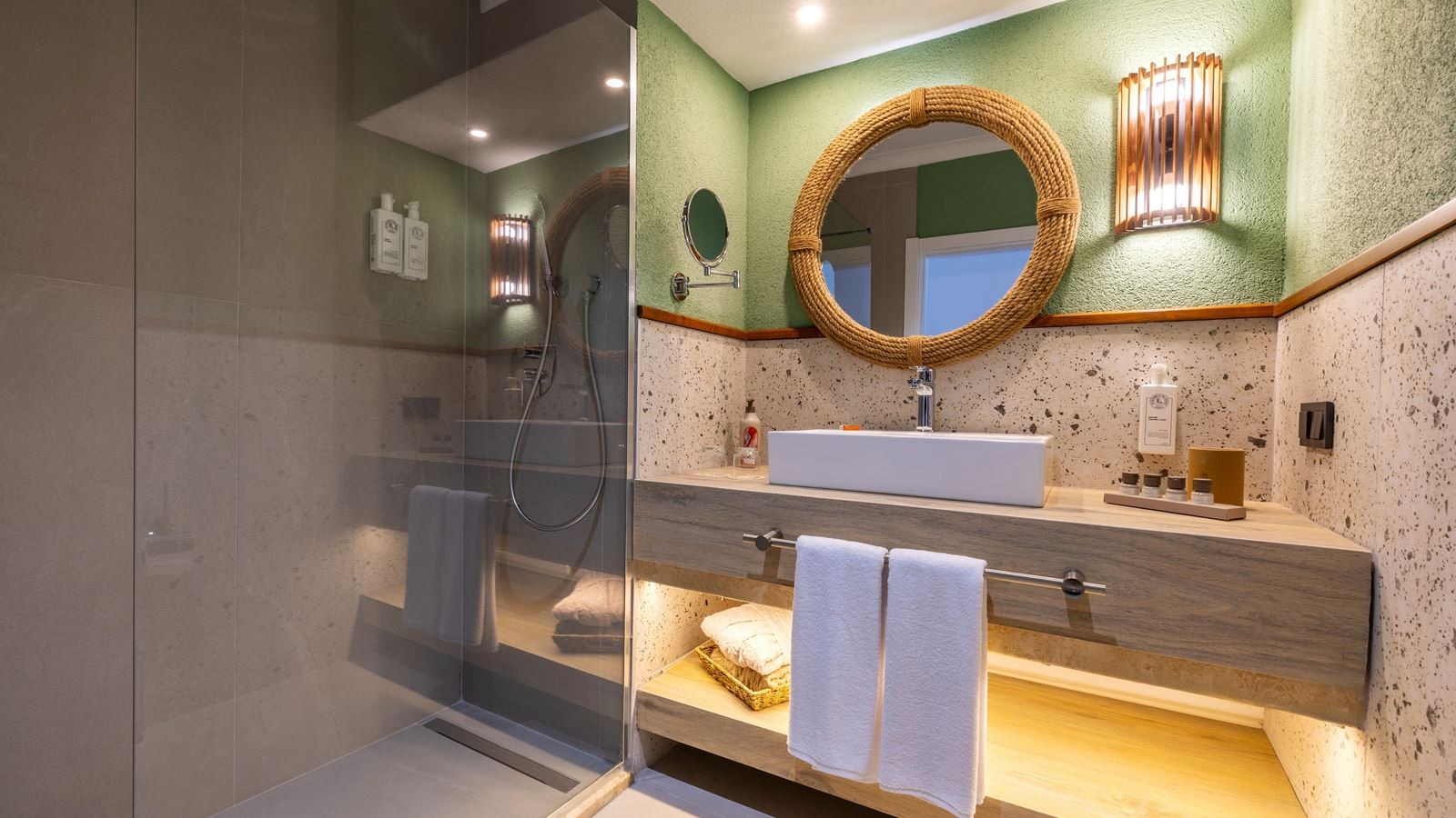 rooms-ege-family-room--sea--island-view