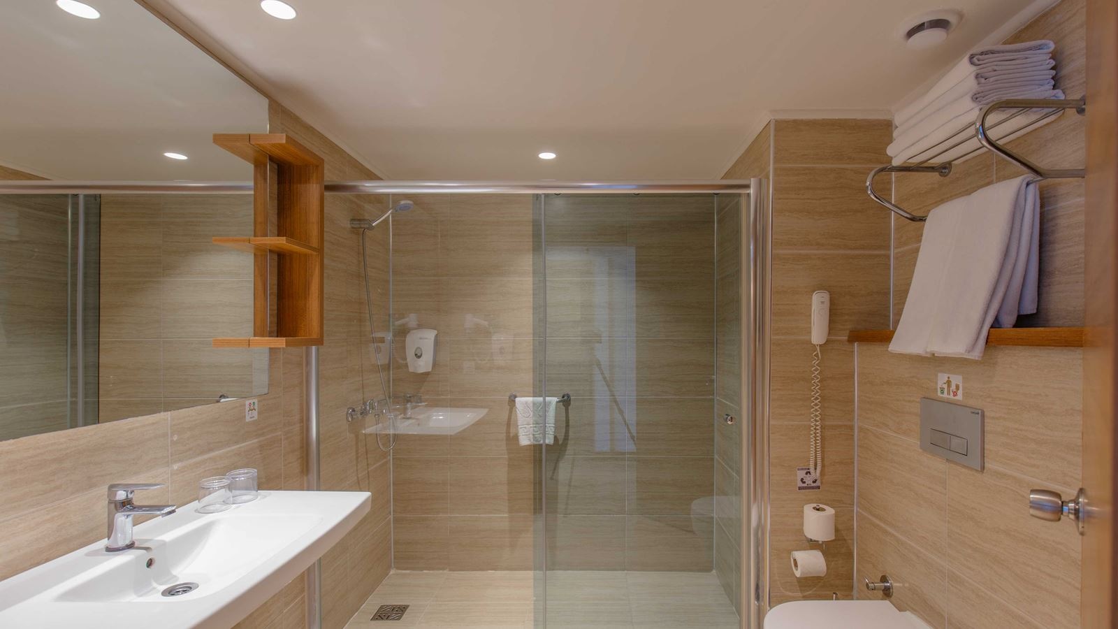 rooms-family-deluxe-room