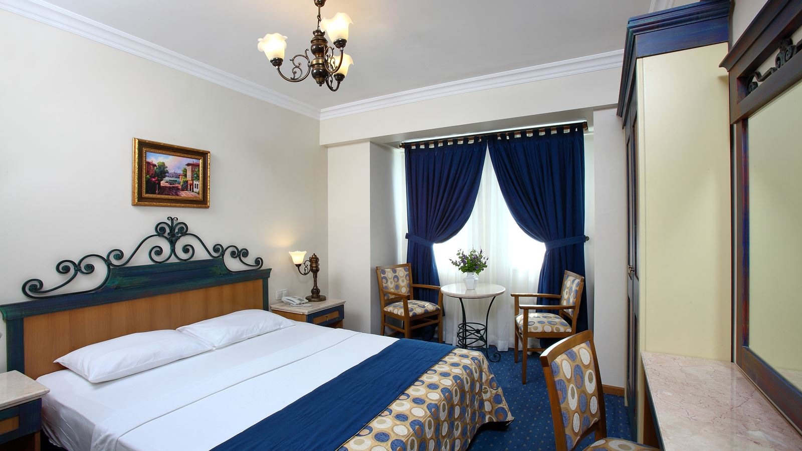 rooms-coral-room-family-land-view