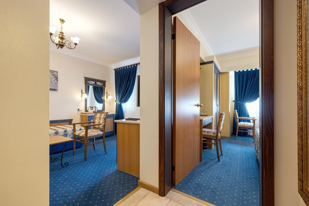 rooms-family-room-sea-view