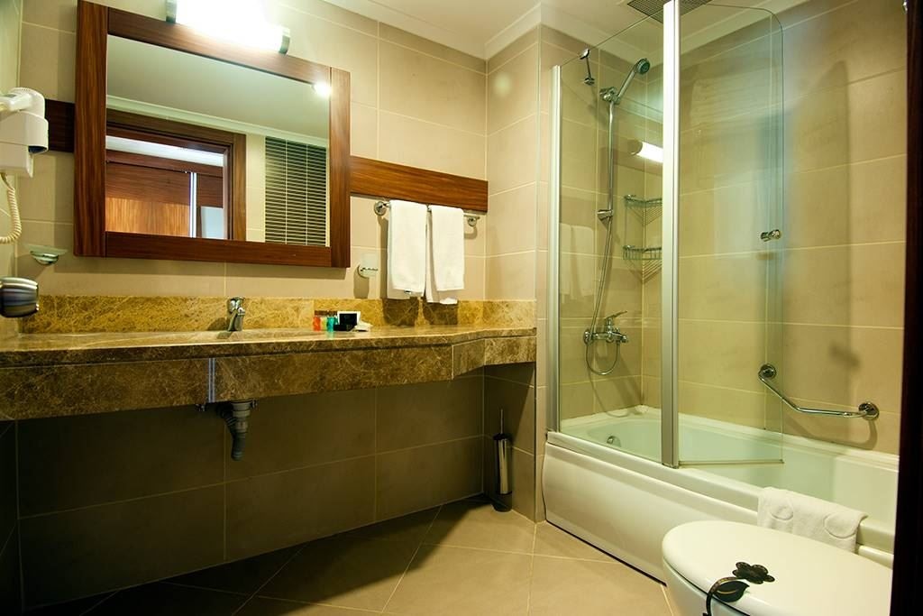 rooms-two-bedroom-family-sea-view