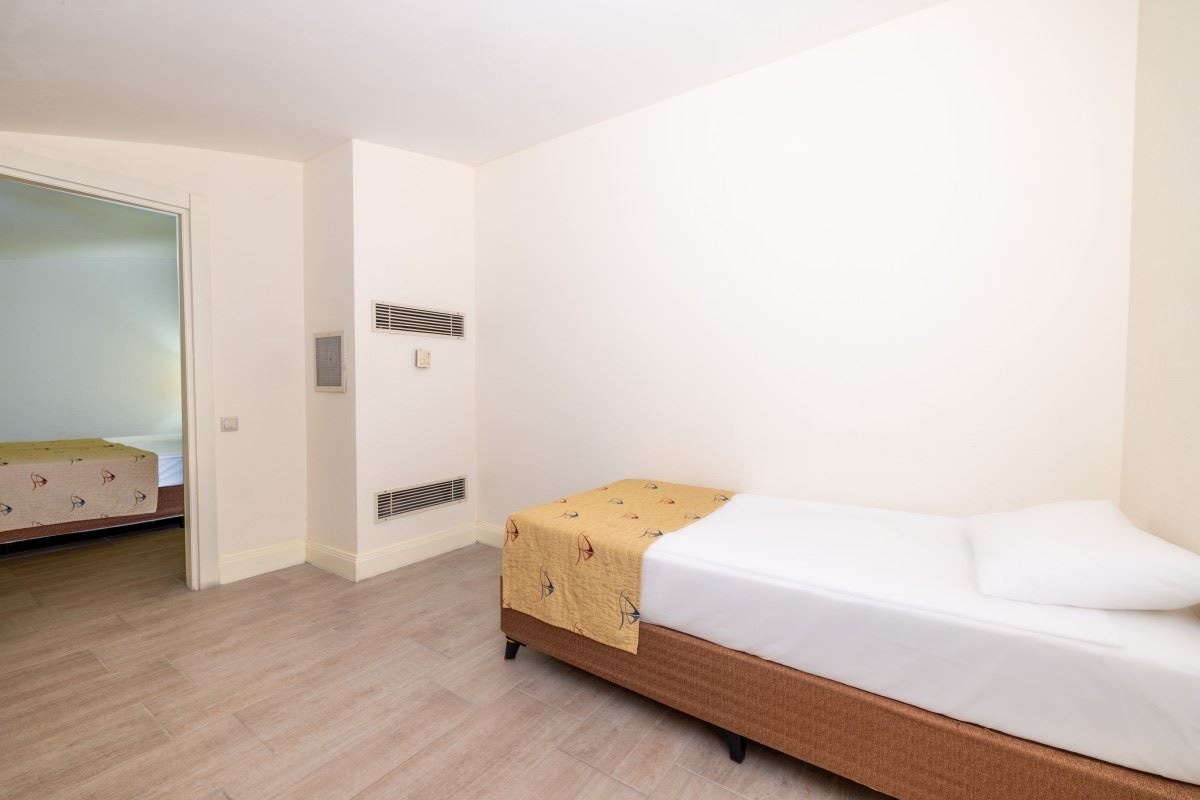 rooms-dublex-family-room-side-sea-view