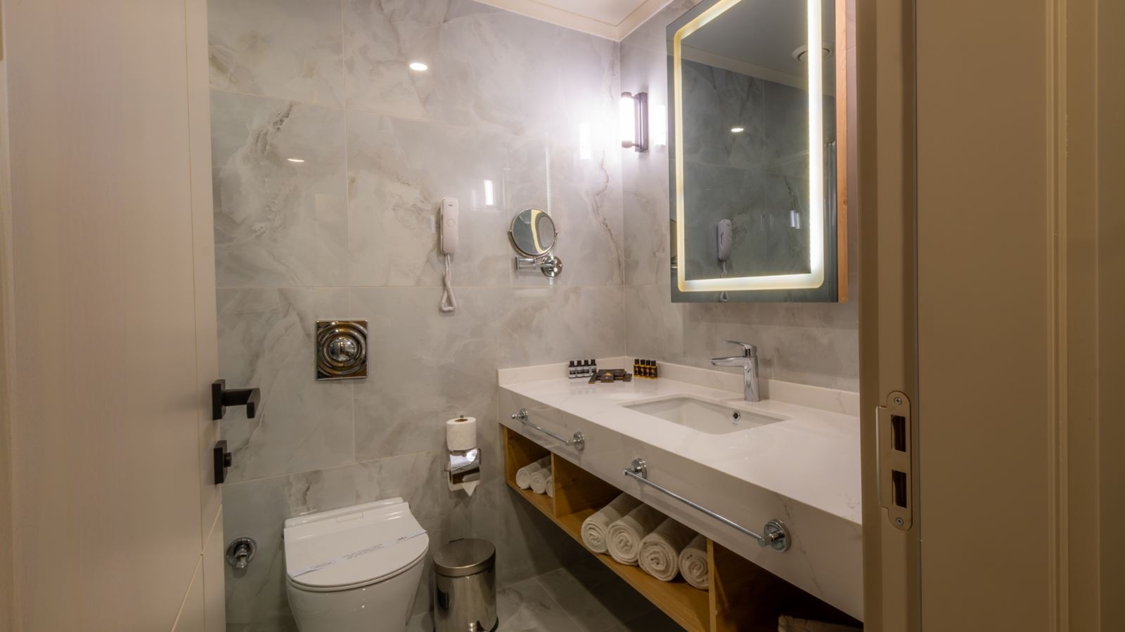 rooms-standard-room-sea-view-with-balcony