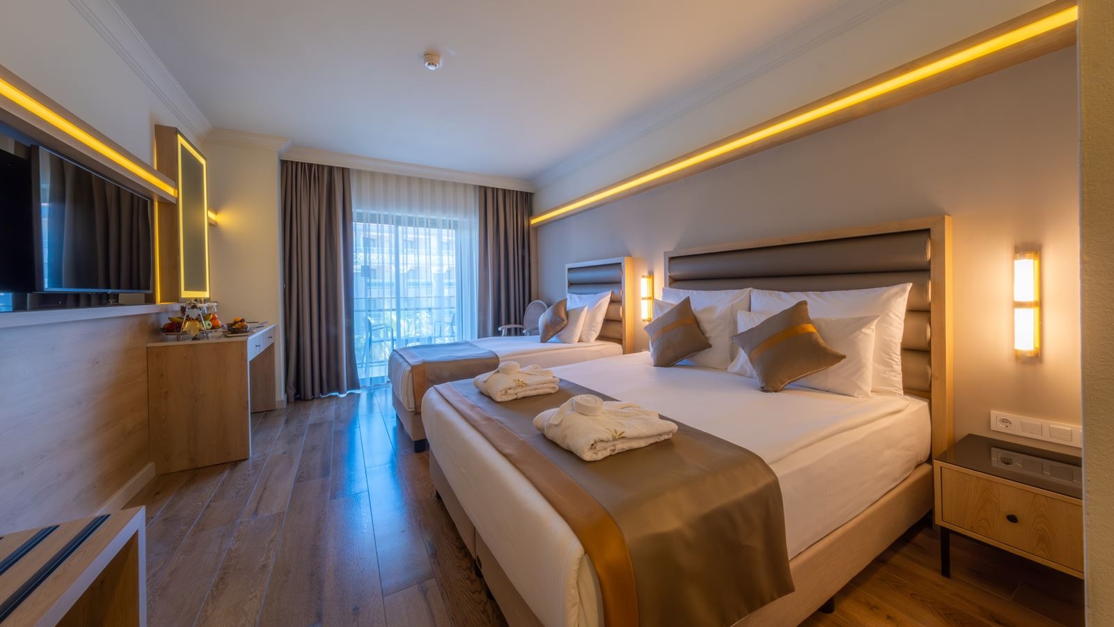 rooms-family-room-b-roh