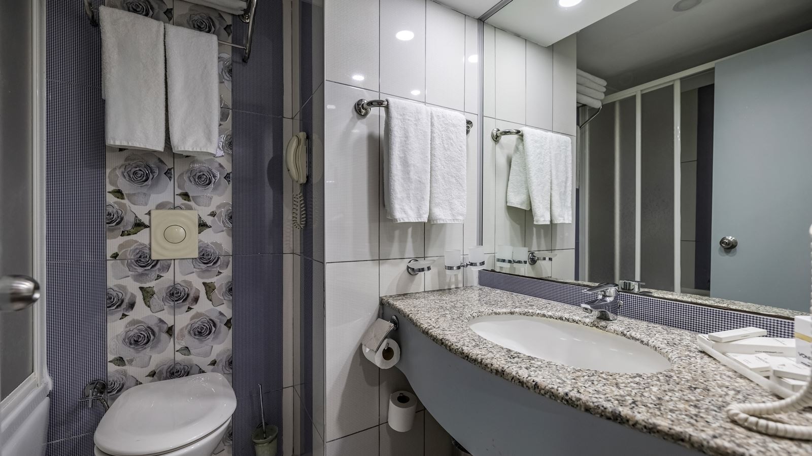 rooms-family-room-2-bedrooms