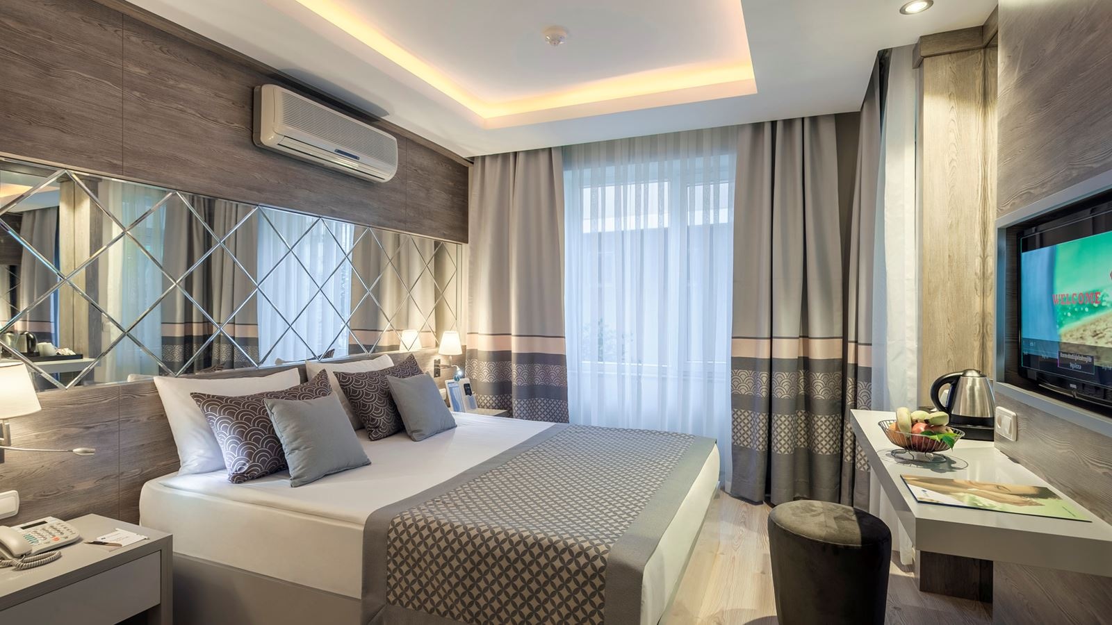 rooms-park-villa-family-room-2