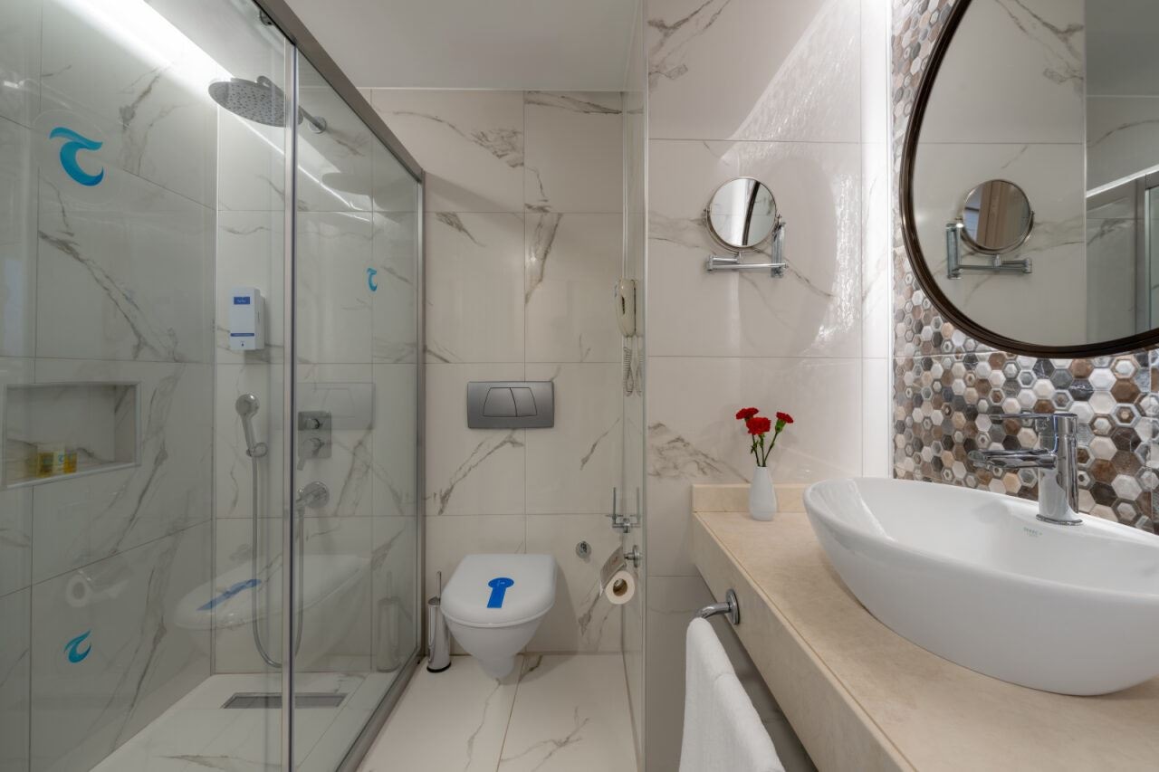 rooms-hotel-standard-room-land-view