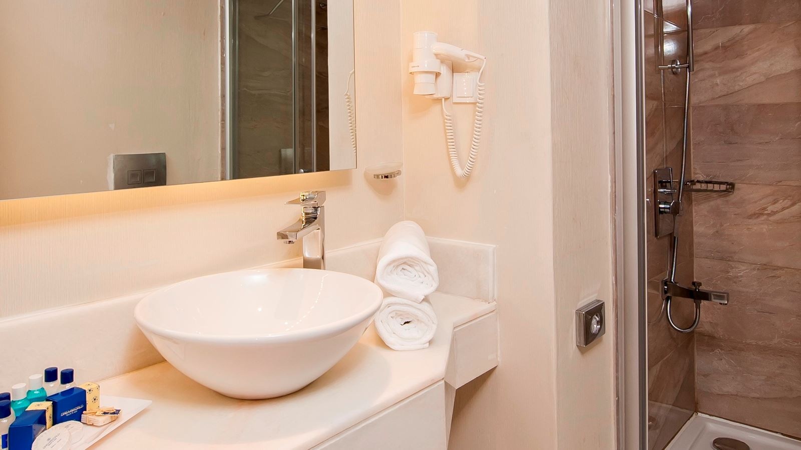 rooms-standard-room-with-balcony