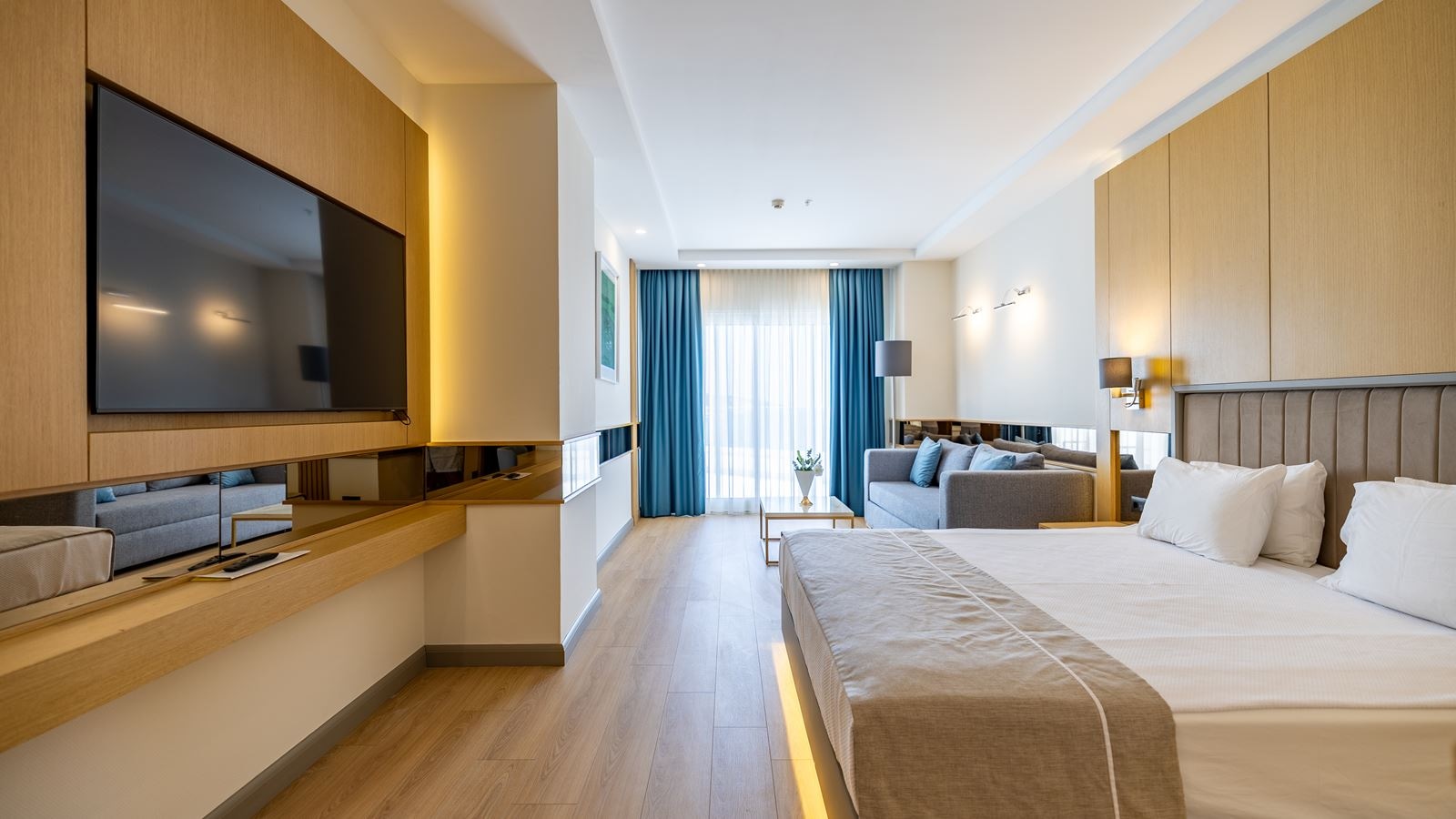 rooms-deluxe-suite-room