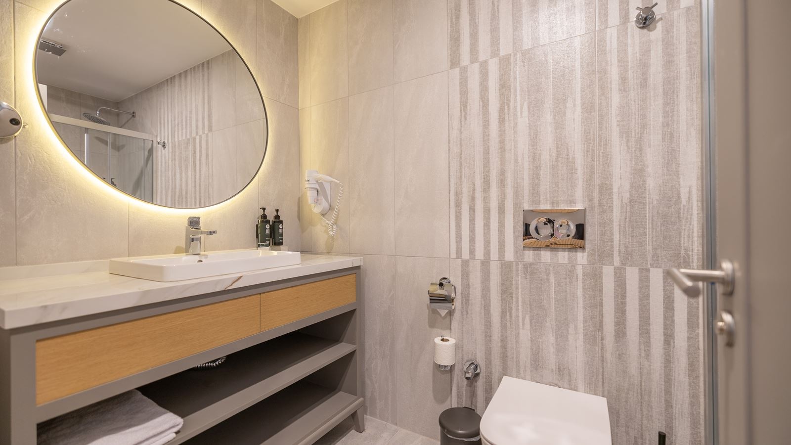 rooms-deluxe-suite-room