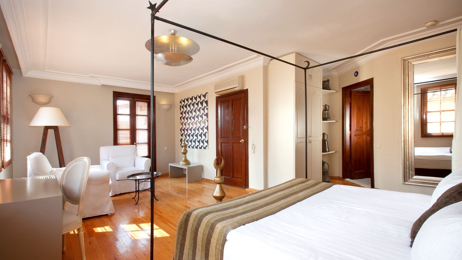 rooms-deluxe-side-sea-view