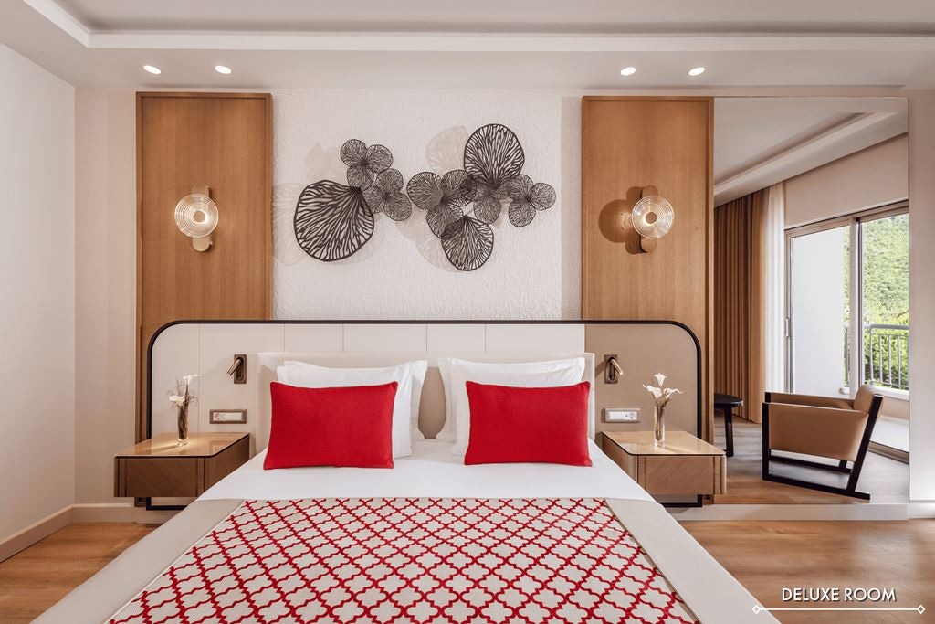 rooms-deluxe--land-view