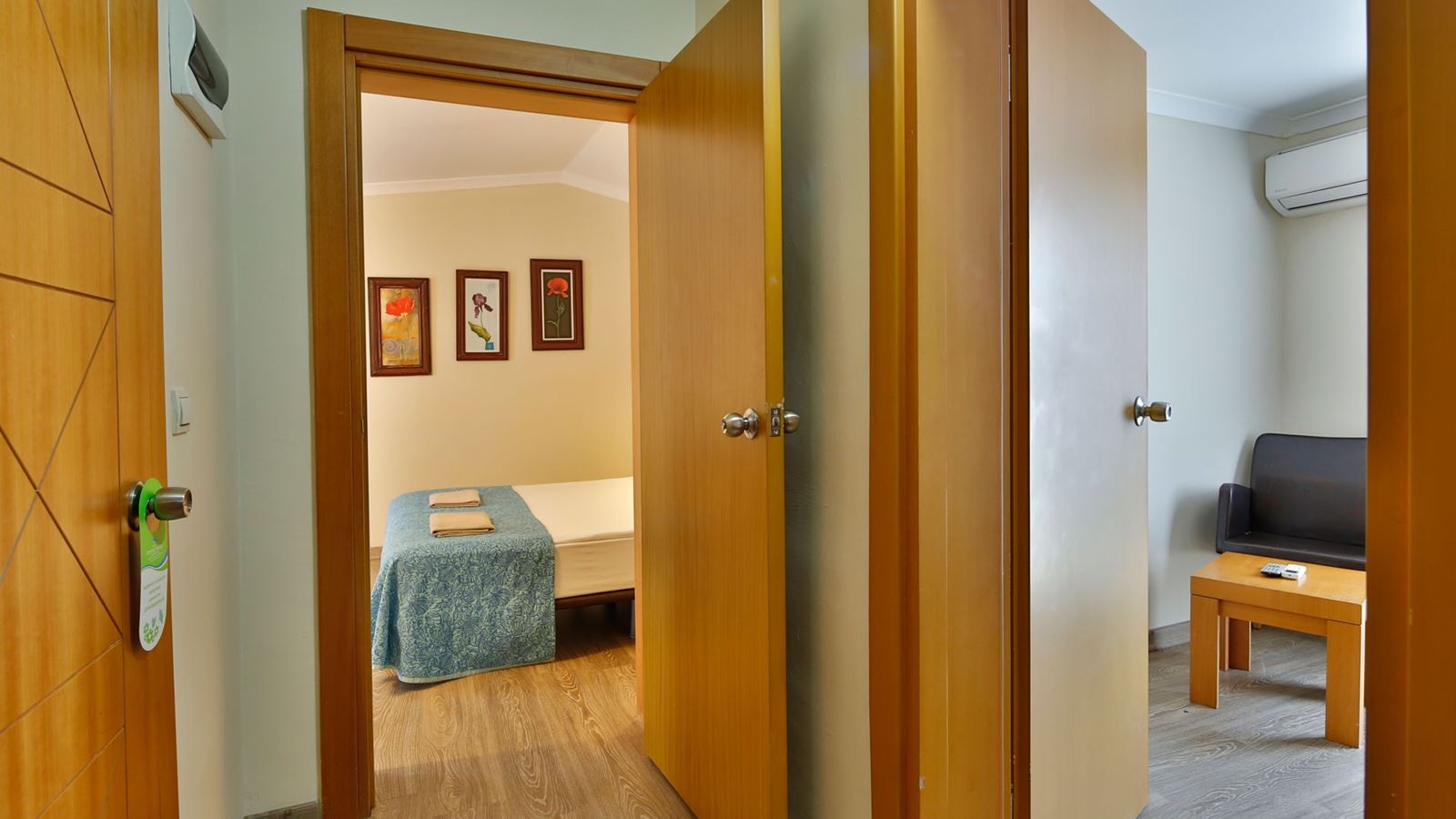 rooms-family-room-land-view