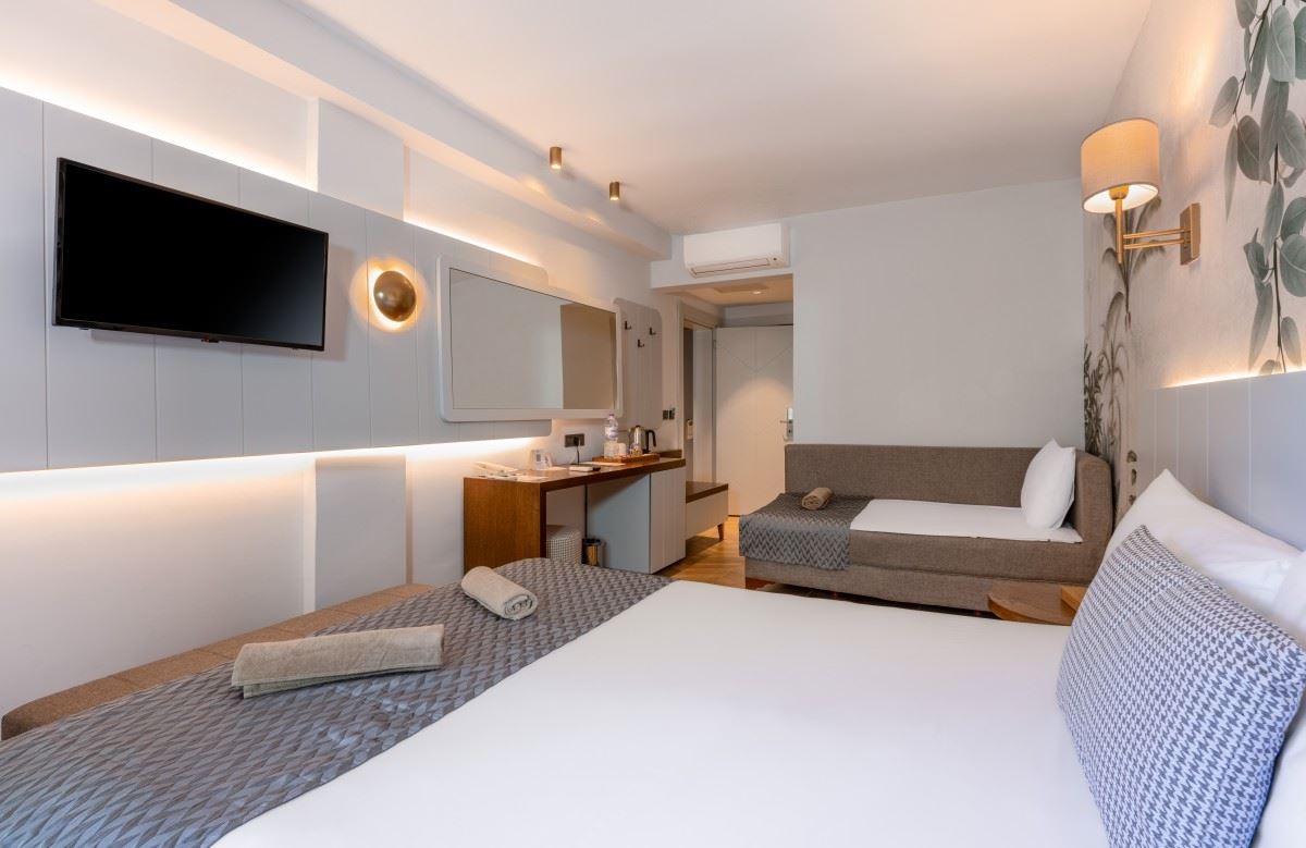 rooms-deluxe-family-room