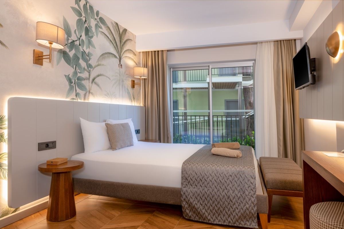 rooms-deluxe-family-room