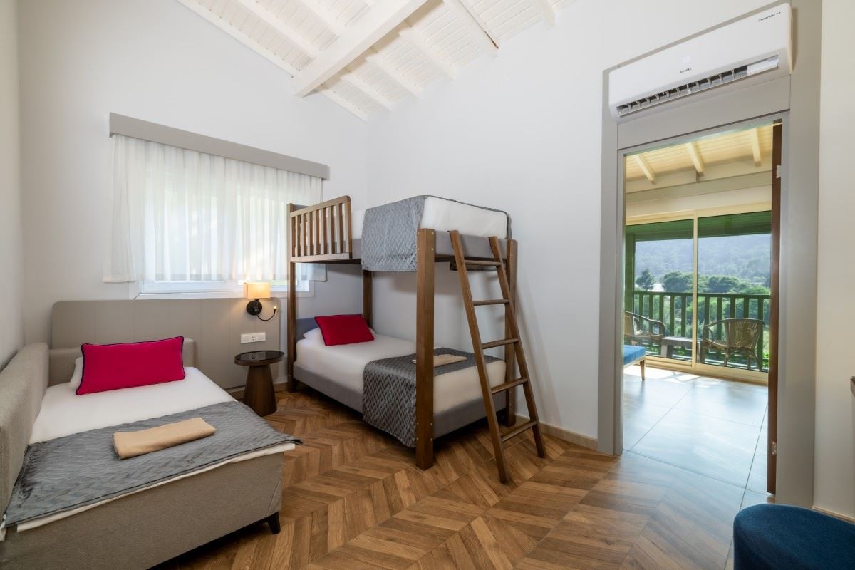 rooms-family-room-with-bunkbed