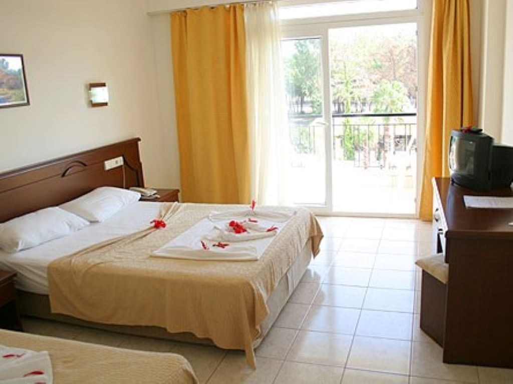 rooms-main-building-standard-room