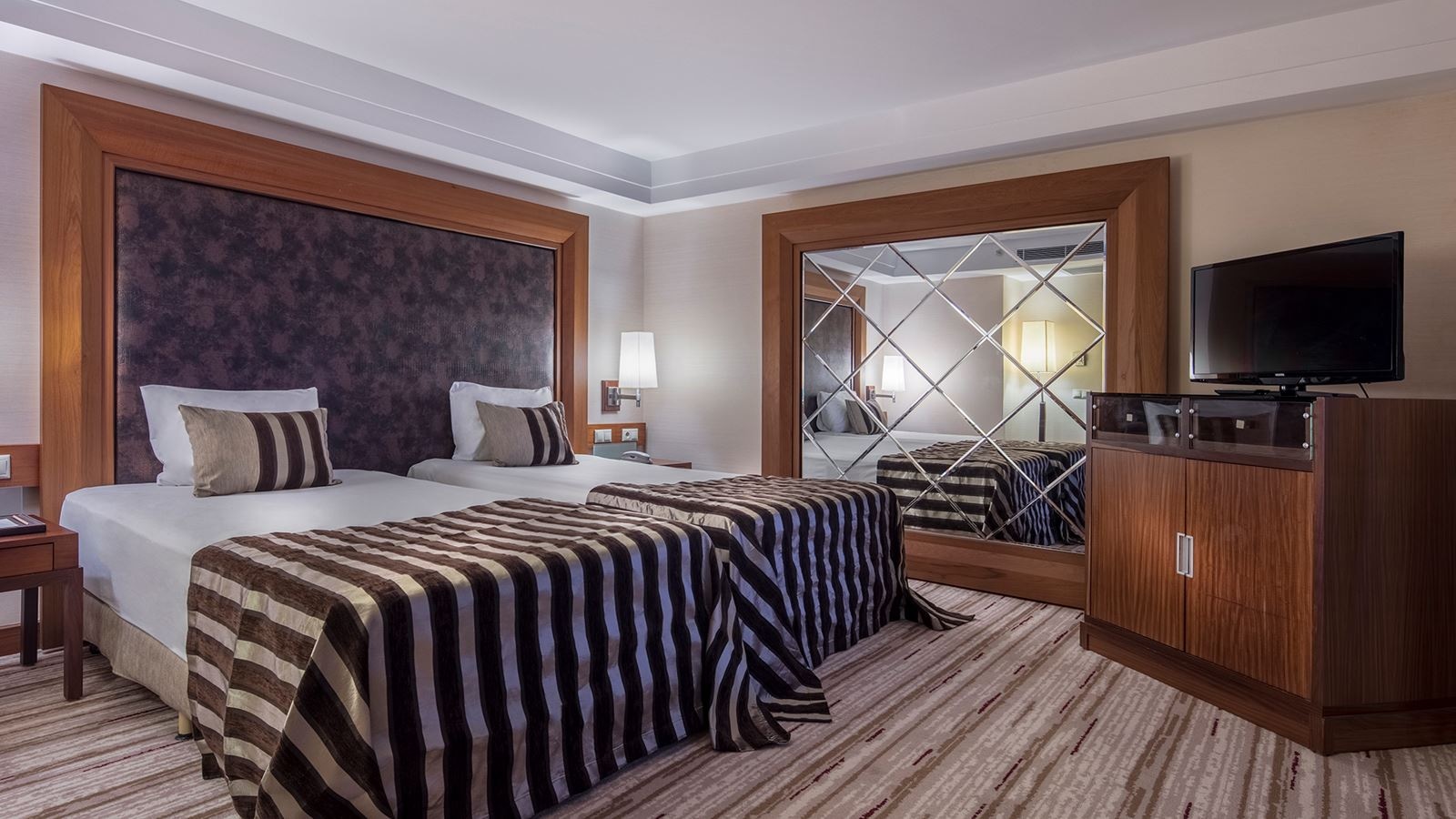 rooms-standard-room-land-view