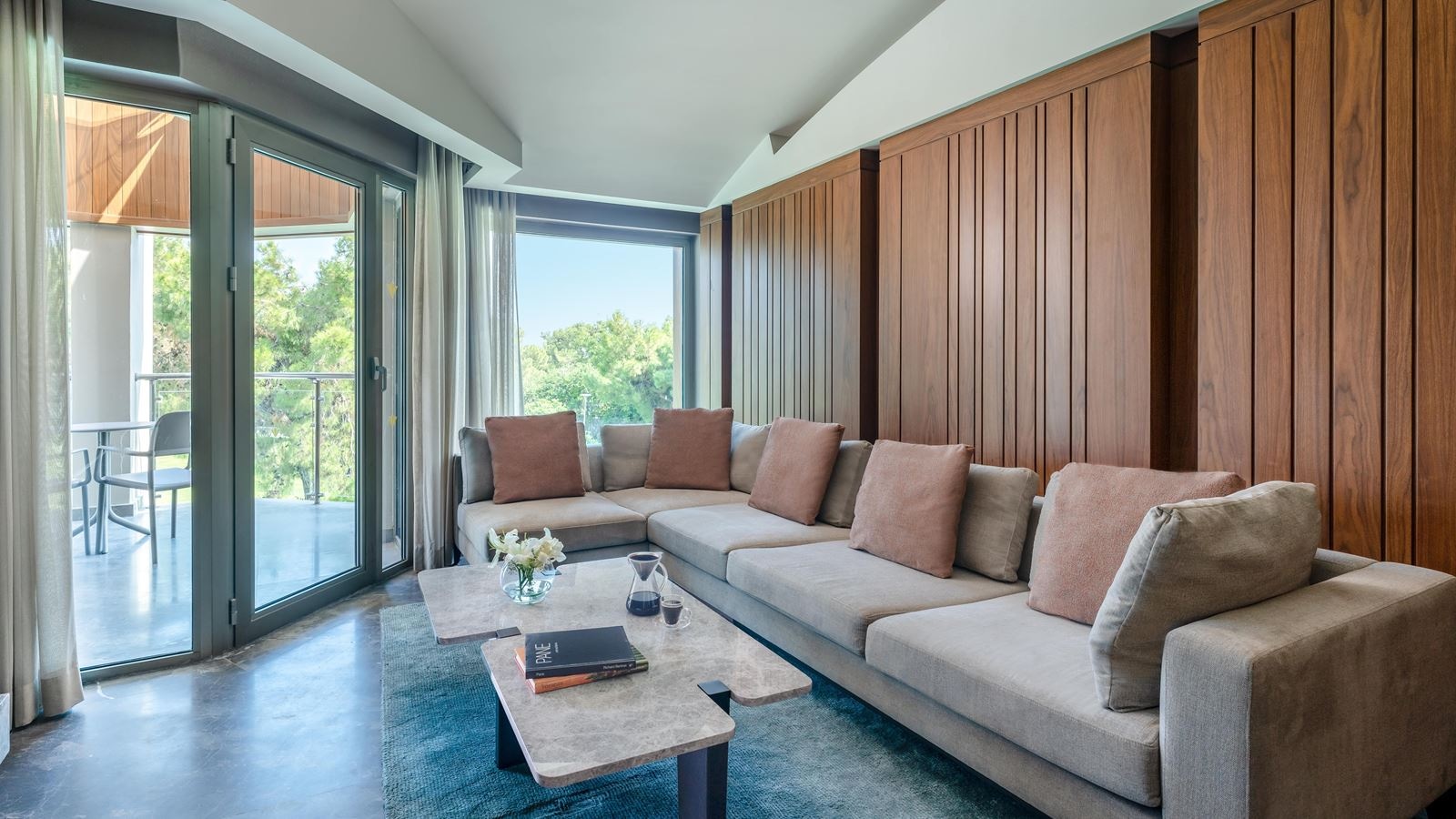 rooms-marine-pool-house-upper-floor