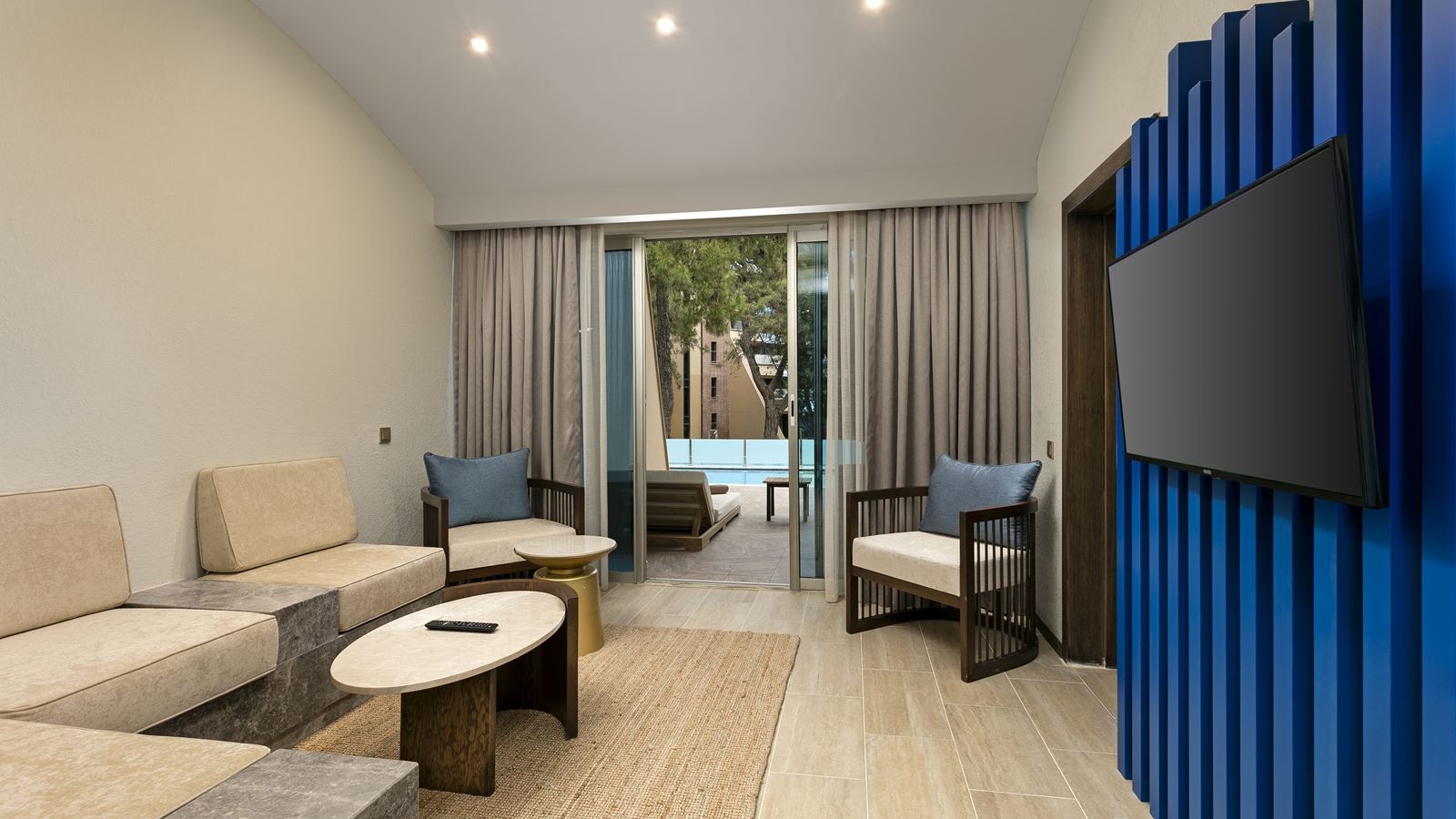 rooms-family-pool-house-ground-floor