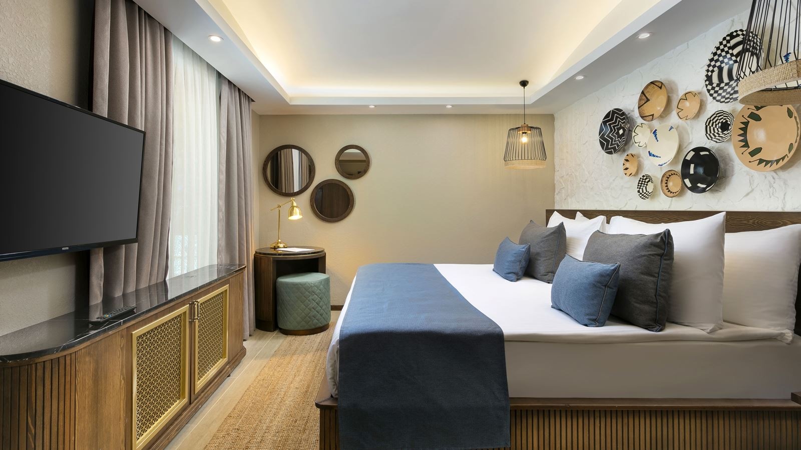 rooms-family-pool-house-upper-floor