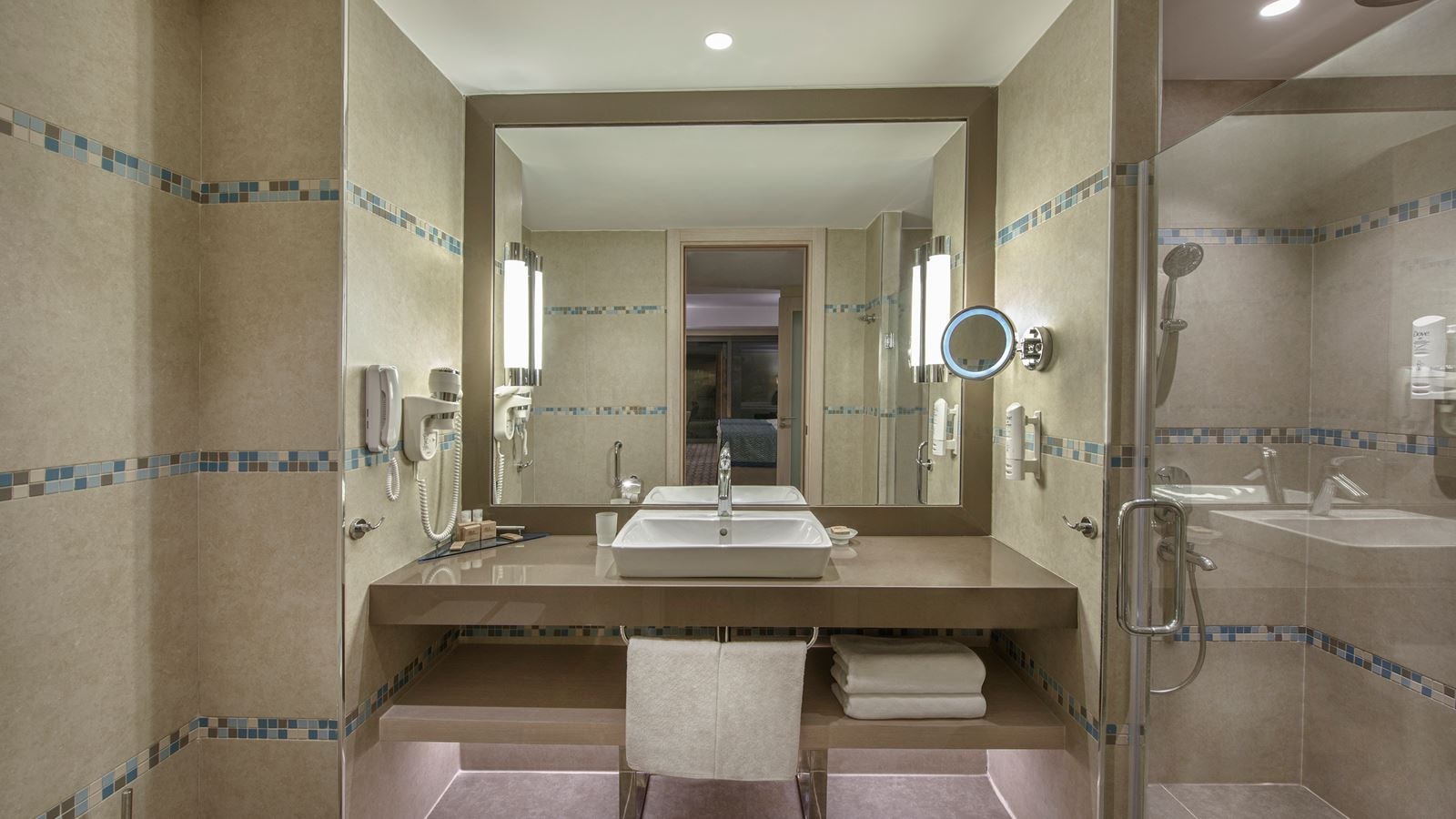 rooms-deluxe-building-standard-room